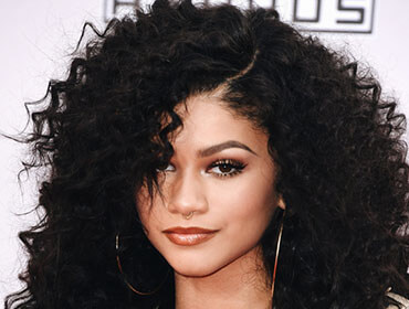 Zendaya curly bangs  Curly bangs, Curly hair styles easy, Curly hair styles